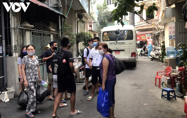 hanoi fines locals failing to wear face masks in public areas picture 10