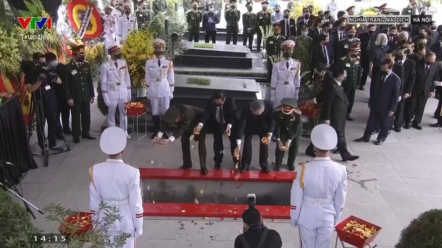 former party leader s final resting place in hanoi picture 13