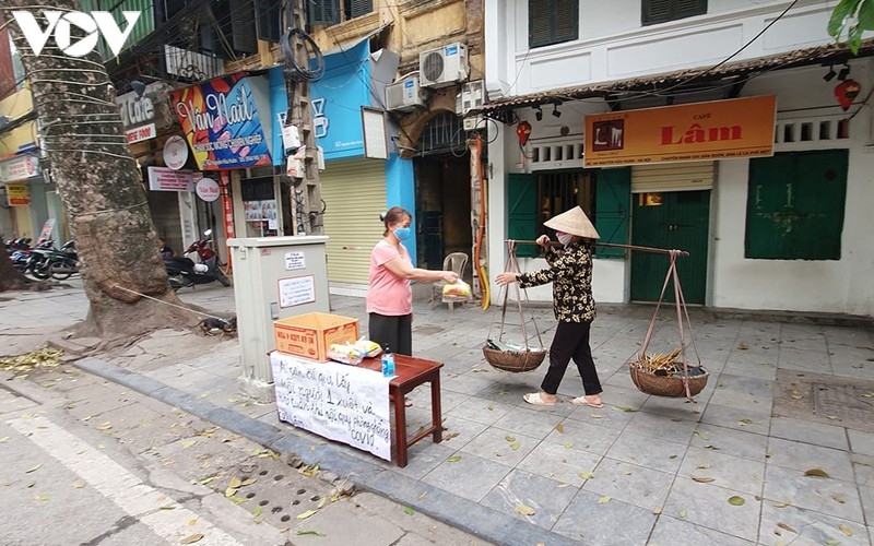 when vendors take to hanoi streets picture 1