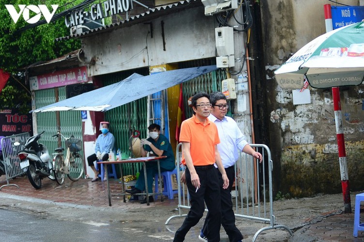hanoi fines locals failing to wear face masks in public areas picture 1