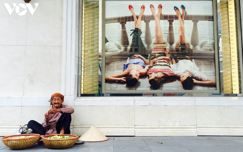 when vendors take to hanoi streets picture 2