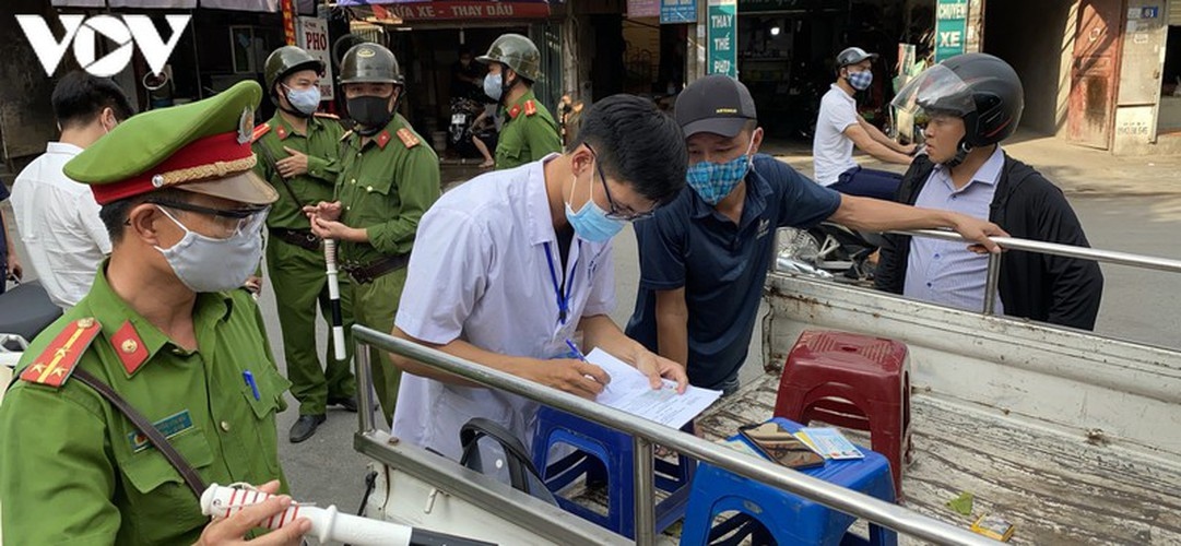 hanoi fines locals failing to wear face masks in public areas picture 3