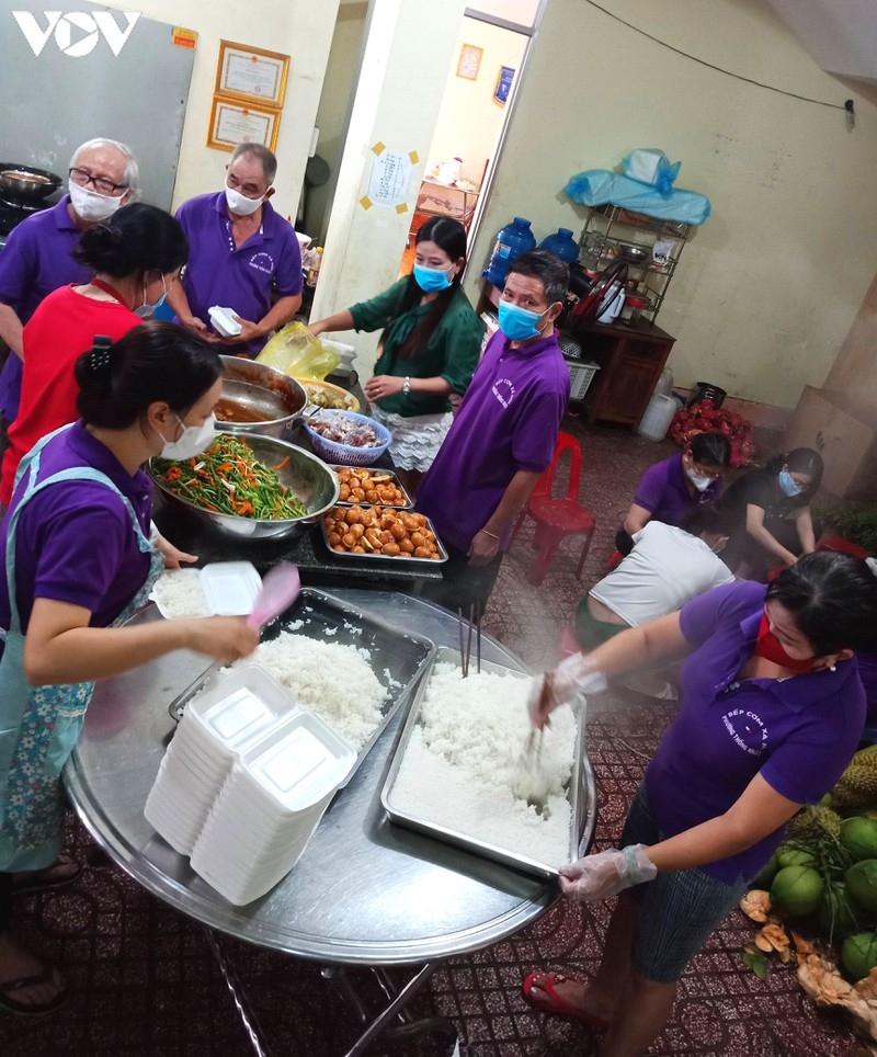 charity provides frontline workers with free meals in covid-19 fight picture 5
