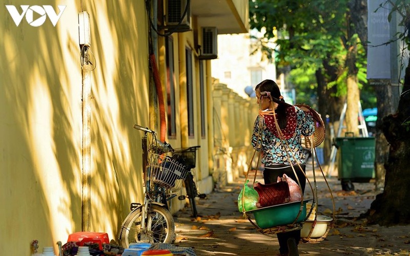 when vendors take to hanoi streets picture 5