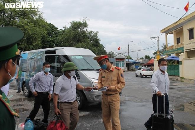 fresh checkpoints across hai phong to halt spread of covid-19 epidemic picture 8