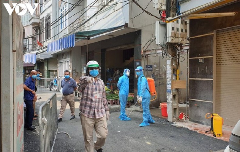 hanoi fines locals failing to wear face masks in public areas picture 9