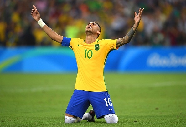 Hãy xem Neymar cùng Brazil tạo nên lịch sử bóng đá! Những chiến thắng đầy cảm xúc, những siêu phẩm đá phạt và những đường chuyền chính xác. Neymar đã đóng góp không ít vào thành công của đội tuyển Brazil trong quá khứ, hãy cùng xem anh ta dự đoán sẽ giành được những danh hiệu khác nữa trong tương lai.