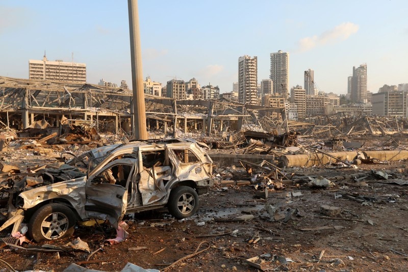 Hiện trường tại vụ nổ ở Beirut. Ảnh: Reuters.