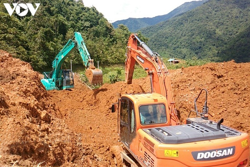 lai chau overcomes traffic difficulties following severe flooding picture 6