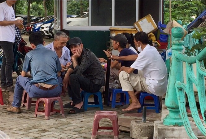 hanoi market porters struggle to survive covid-19 outbreak picture 1