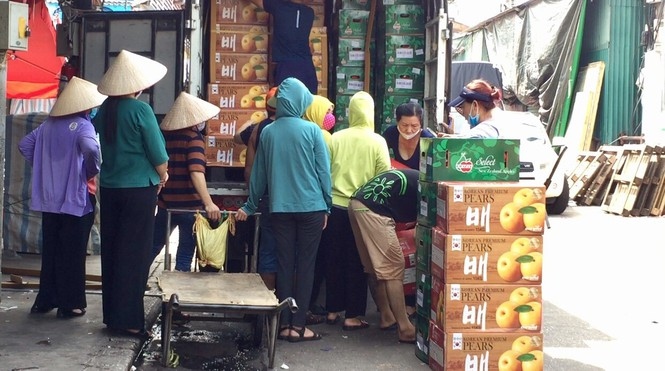 hanoi market porters struggle to survive covid-19 outbreak picture 10