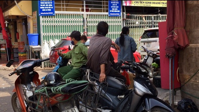 hanoi market porters struggle to survive covid-19 outbreak picture 12