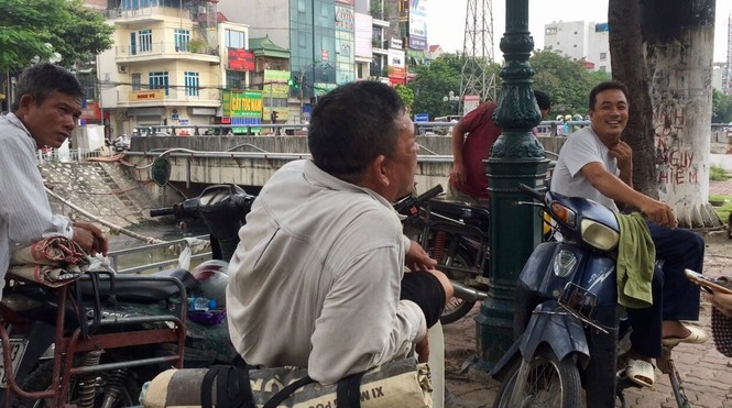 hanoi market porters struggle to survive covid-19 outbreak picture 3