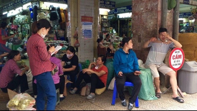 hanoi market porters struggle to survive covid-19 outbreak picture 9