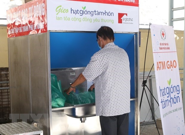  rice atm using ai helps the poor in da nang picture 1