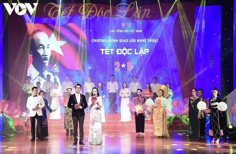 vov hosts music gala to mark national day celebrations picture 1