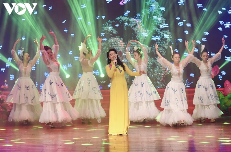 vov hosts music gala to mark national day celebrations picture 10