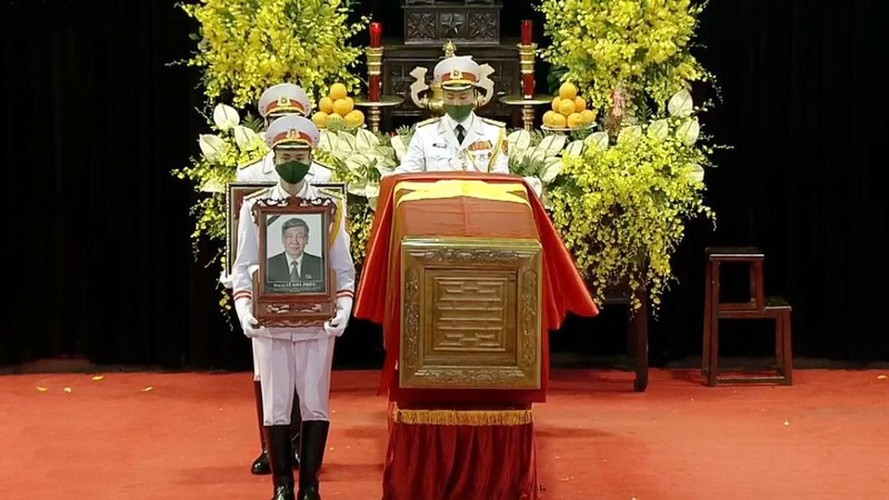 memorial service for former party leader le kha phieu picture 10