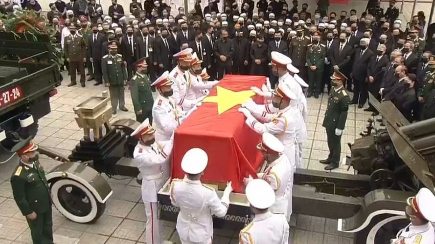 memorial service for former party leader le kha phieu picture 12