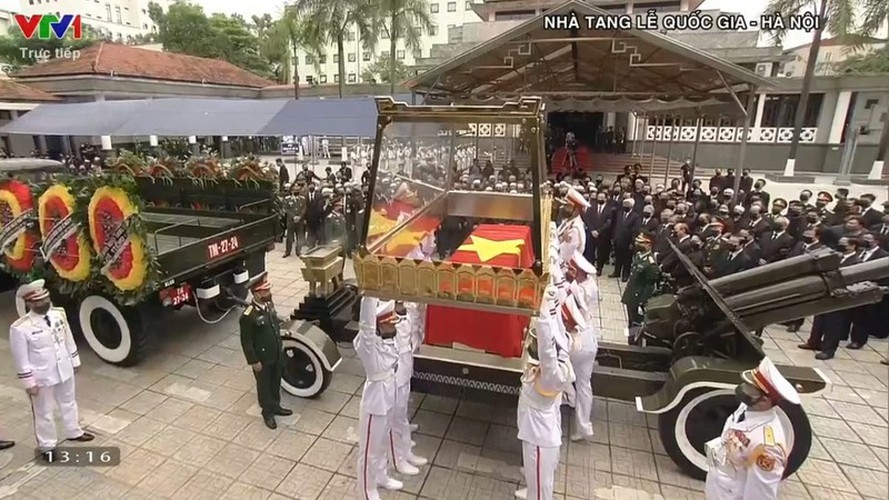 memorial service for former party leader le kha phieu picture 13