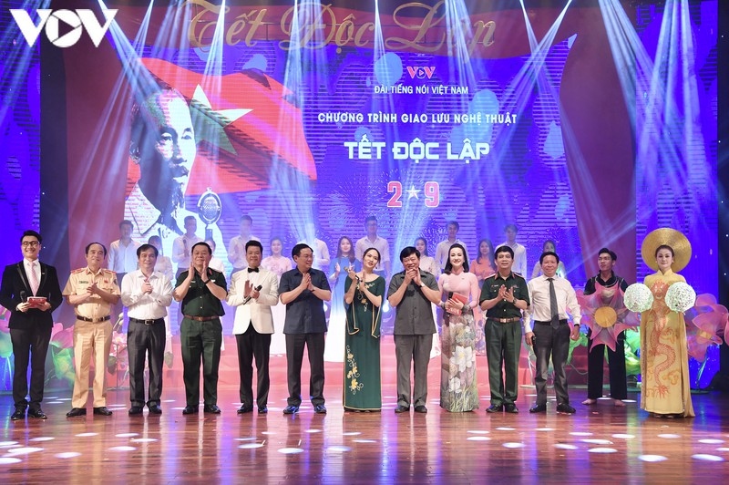 vov hosts music gala to mark national day celebrations picture 15