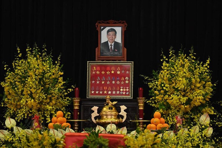 memorial service for former party leader le kha phieu picture 1