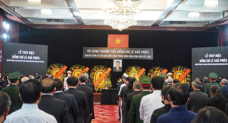 memorial service for former party leader le kha phieu picture 20