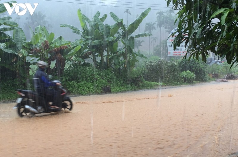 severe flooding disrupts traffic in mountain region picture 3