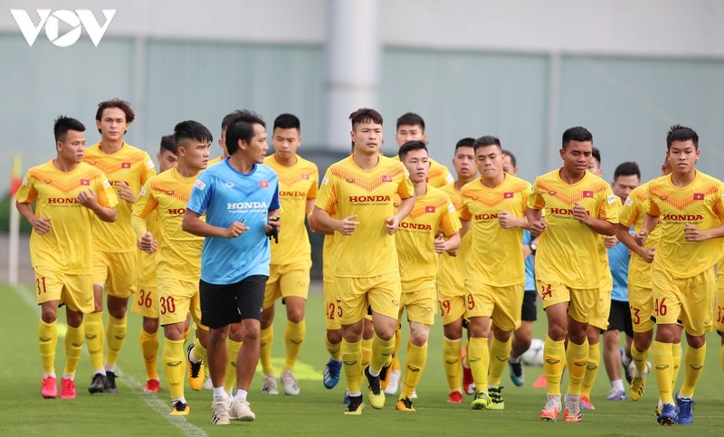 vietnam u22 players train hard in anticipation of sea games 31 picture 4