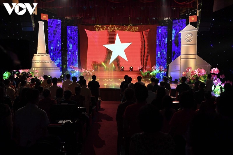 vov hosts music gala to mark national day celebrations picture 5