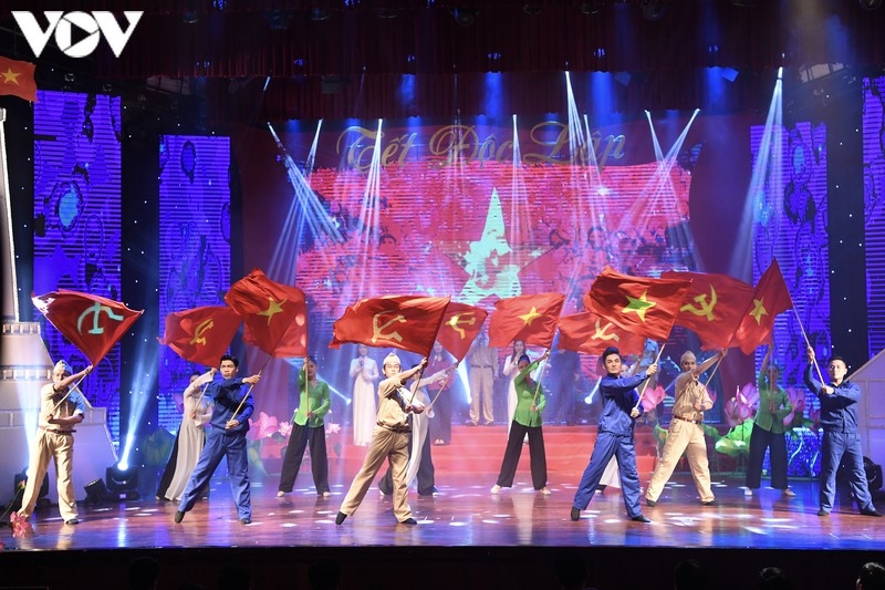 vov hosts music gala to mark national day celebrations picture 9