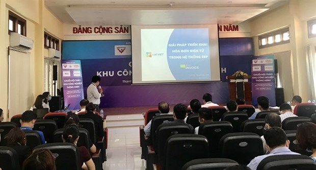 Speakers at a meeting on smart industrial parks held by ITPC, HEPZA, and Quang Trung Software Park.