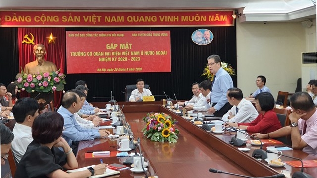 Ong vo van thuong gap mat truong co quan dai dien viet nam o nuoc ngoai hinh anh 1