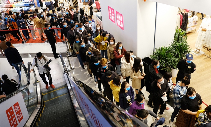 uniqlo to launch two more outlets in hanoi picture 1