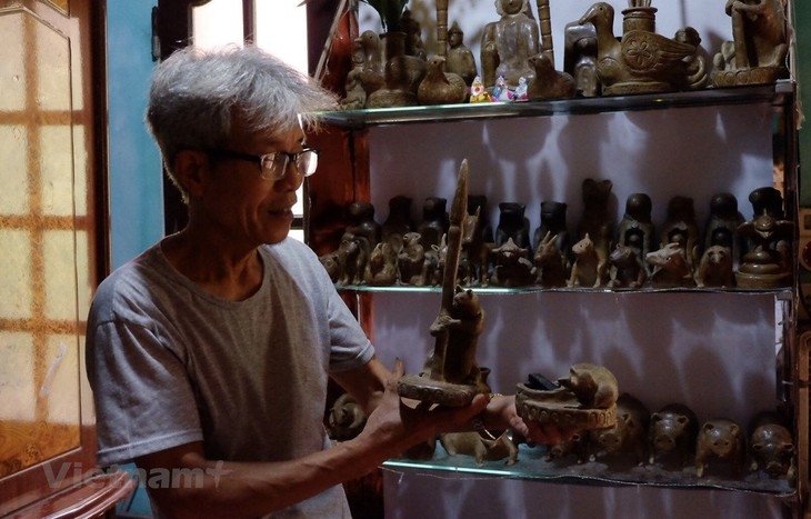 artisan strives to preserve clay statue making picture 1