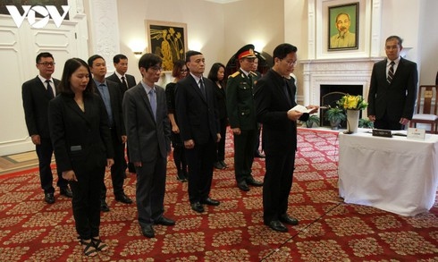 respect-paying ceremony held in us for former party leader picture 1