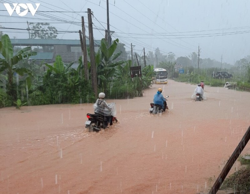 mua lon khien nhieu khu vuc o yen bai ngap lut, giao thong di lai kho khan hinh anh 1