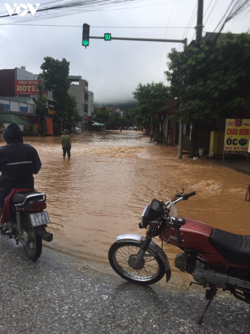 mua lon khien nhieu khu vuc o yen bai ngap lut, giao thong di lai kho khan hinh anh 2