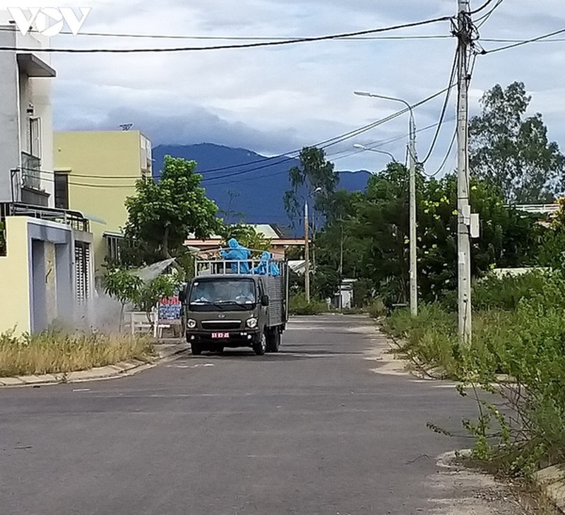 Da nang go bo phong toa 1 thon voi 1500 dan, tam dong cua 2 cho hinh anh 2