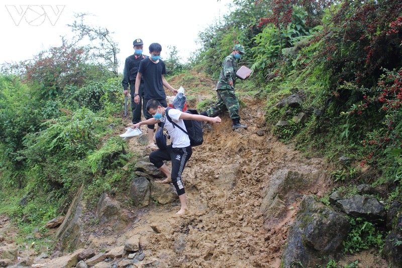 ha giang tiep nhan, thu dung 220 cong dan dua vao cach ly hinh anh 1