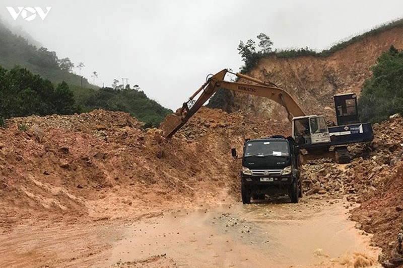 Mưa lớn gây sạt lở, ách tắc giao thông nghiêm trọng tại Lào