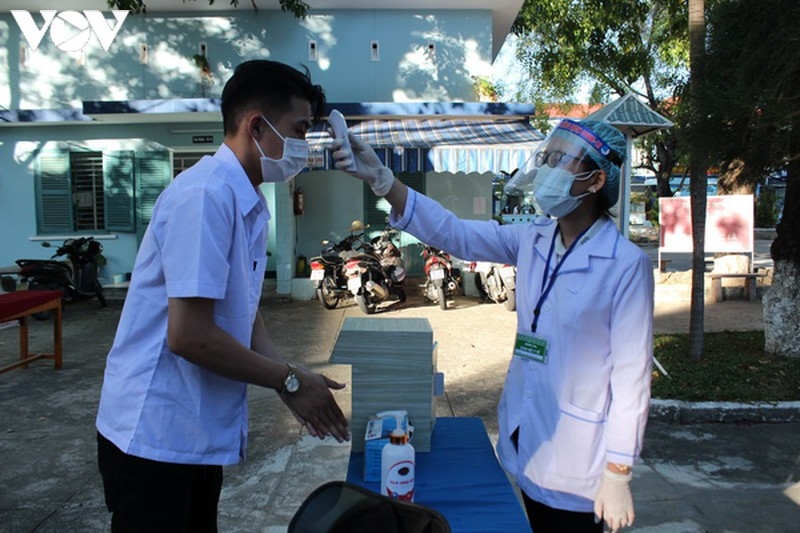 sang nay, hoc sinh phu yen di hoc tro lai hinh anh 1