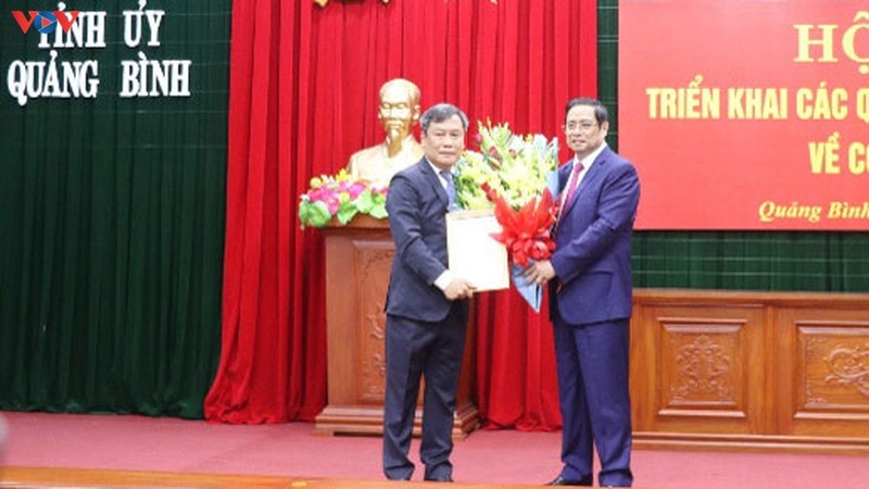 Ông Phạm Minh Chính trao Quyết định cho ông Vũ Đại Thắng.