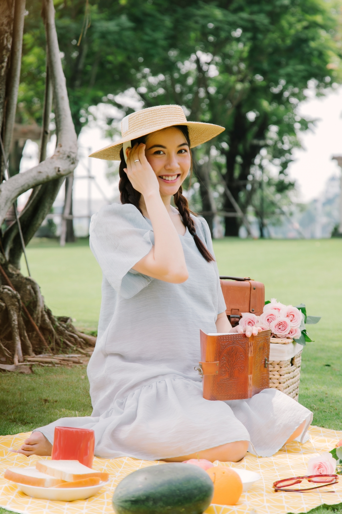 A hau thuy van khoe duoc chong doanh nhan cham soc khi mang bau hinh anh 7