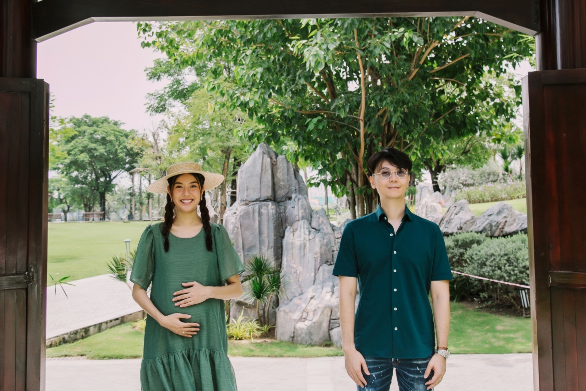 A hau thuy van khoe duoc chong doanh nhan cham soc khi mang bau hinh anh 13
