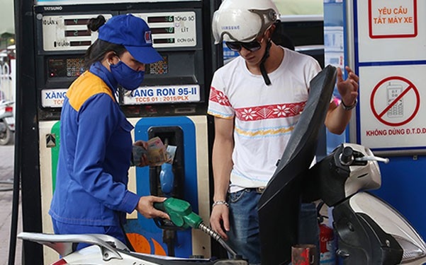 petrol prices see slight increase amid decline in oil prices picture 1