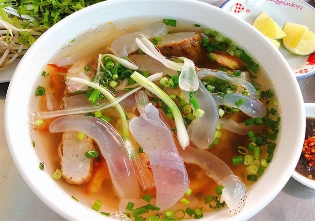 taste of the sea in a bowl of noodle soup picture 1