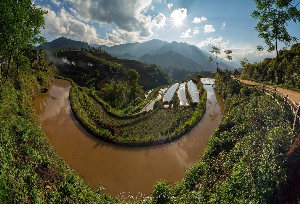 Anh du thi viet nam trong toi mu cang chai mua nuoc do hinh anh 4