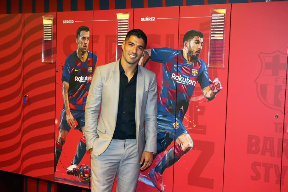 luis suarez khoc nghen, chia tay barca trong noi cay dang hinh anh 3