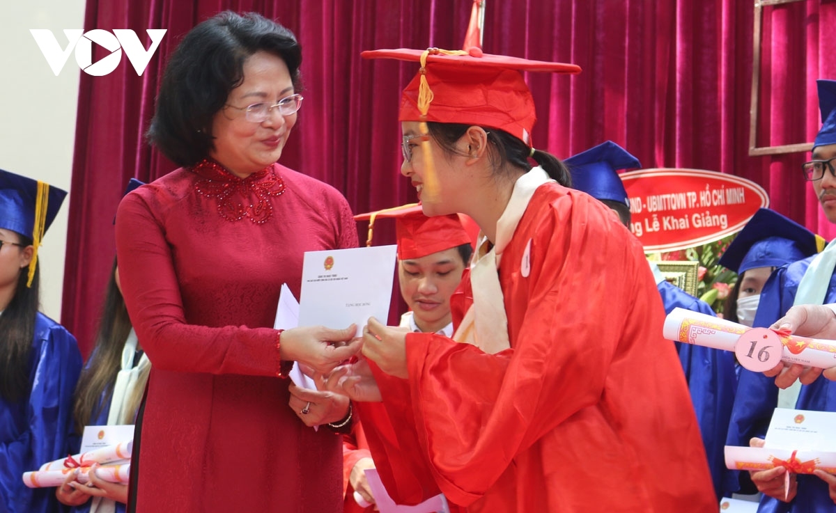 special new academic year for vietnamese students picture 21